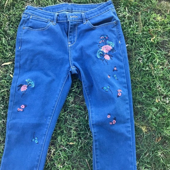 NWT~Jeans - Picture 2 of 4